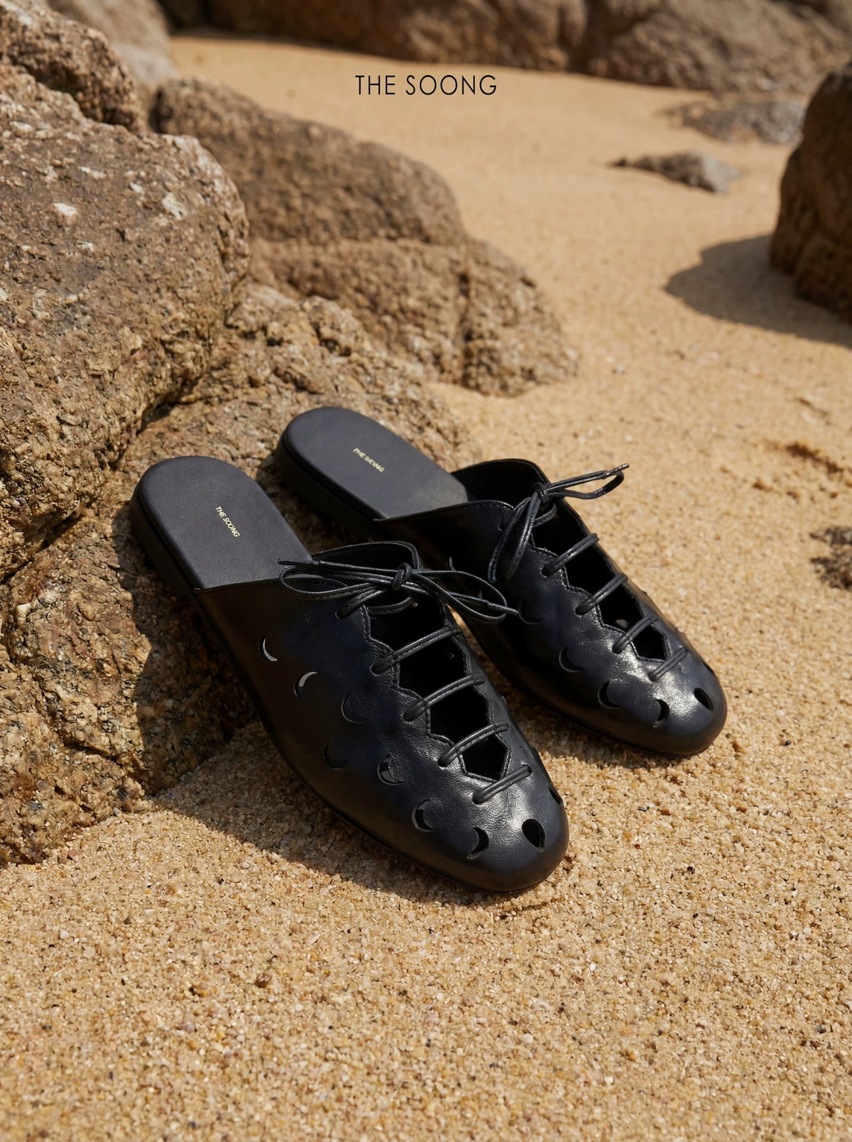 THESOONG / Resort Style Hollow-Out Lambskin Outdoor Mule Half-Slippers for Women Covered Toe Slip-On Leather Sandals Summer