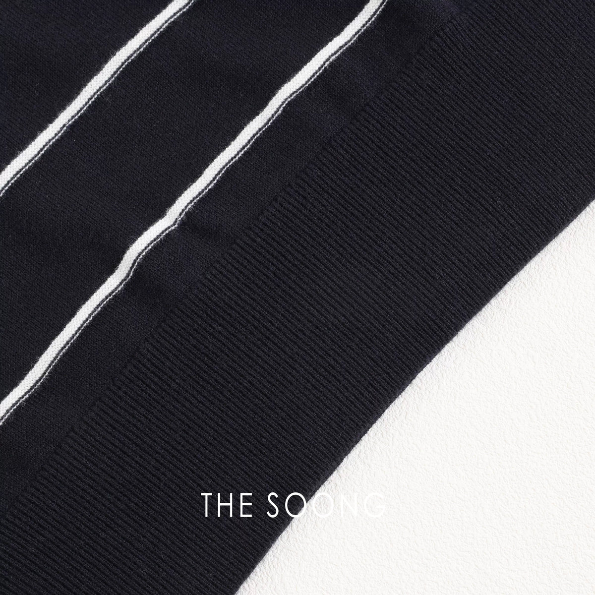 THESOONG/Flexible texture 48-count wool blend striped fake two-piece V-neck sweater 8389