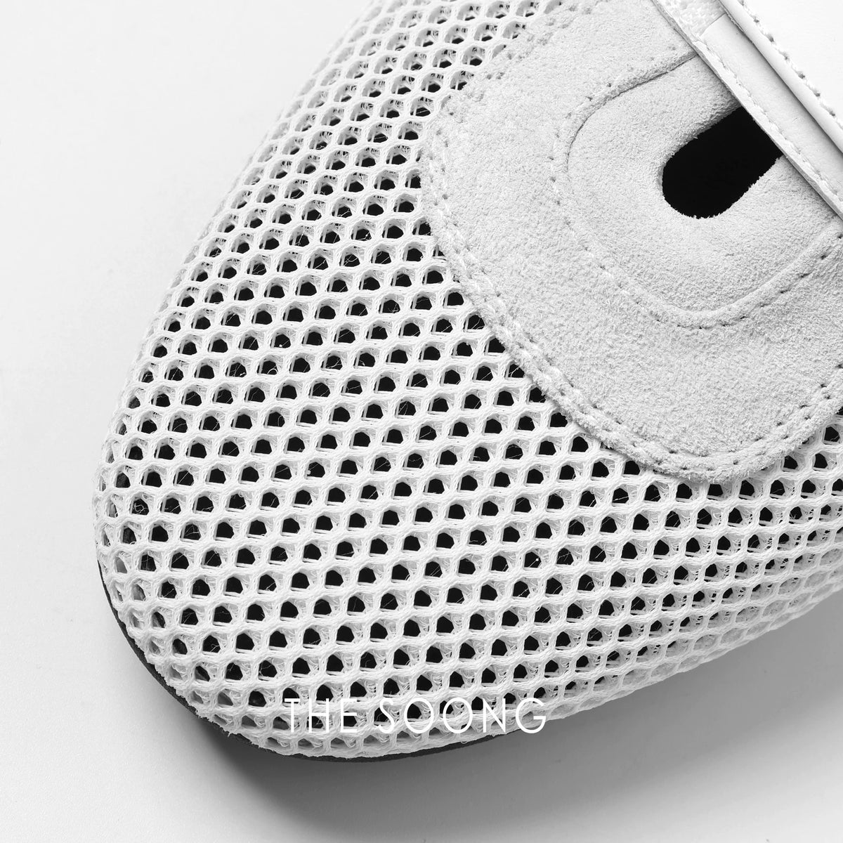 THESOONG/Super Soft Mesh Shoes Classic Leather Breathable Mesh Velcro Flat Casual Shoes for Women 7224